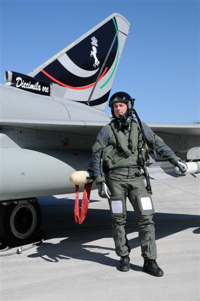 PIC13.jpg - Eurofighter pilot in front of the Tifone